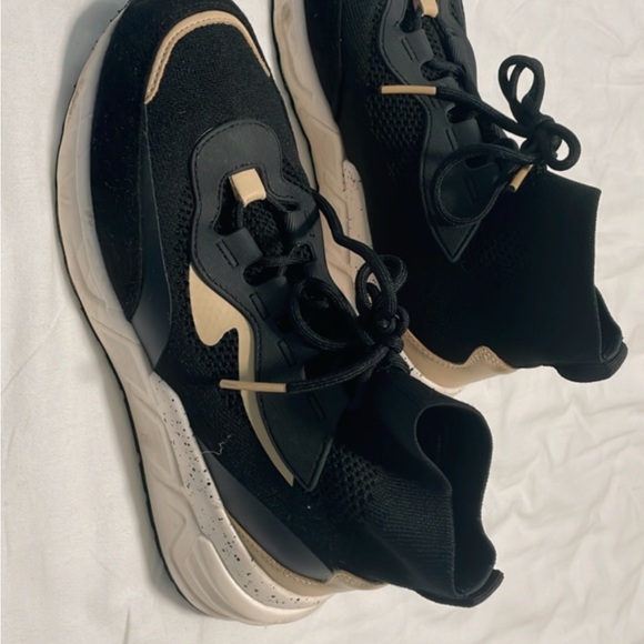 Zara Black and Tan Women's Sneakers - Picture 2 of 4